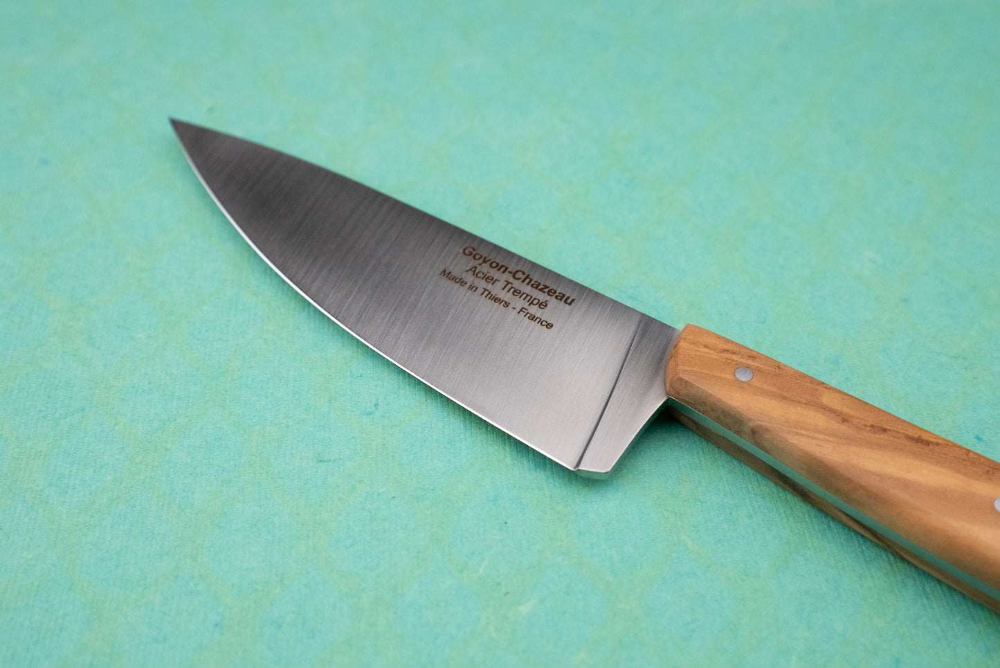 Goyon-Chazeau Le Grand Tradi chef’s knife with a wooden handle, showcasing a finely crafted acier trempé blade, ideal for precise kitchen tasks like slicing and boning.