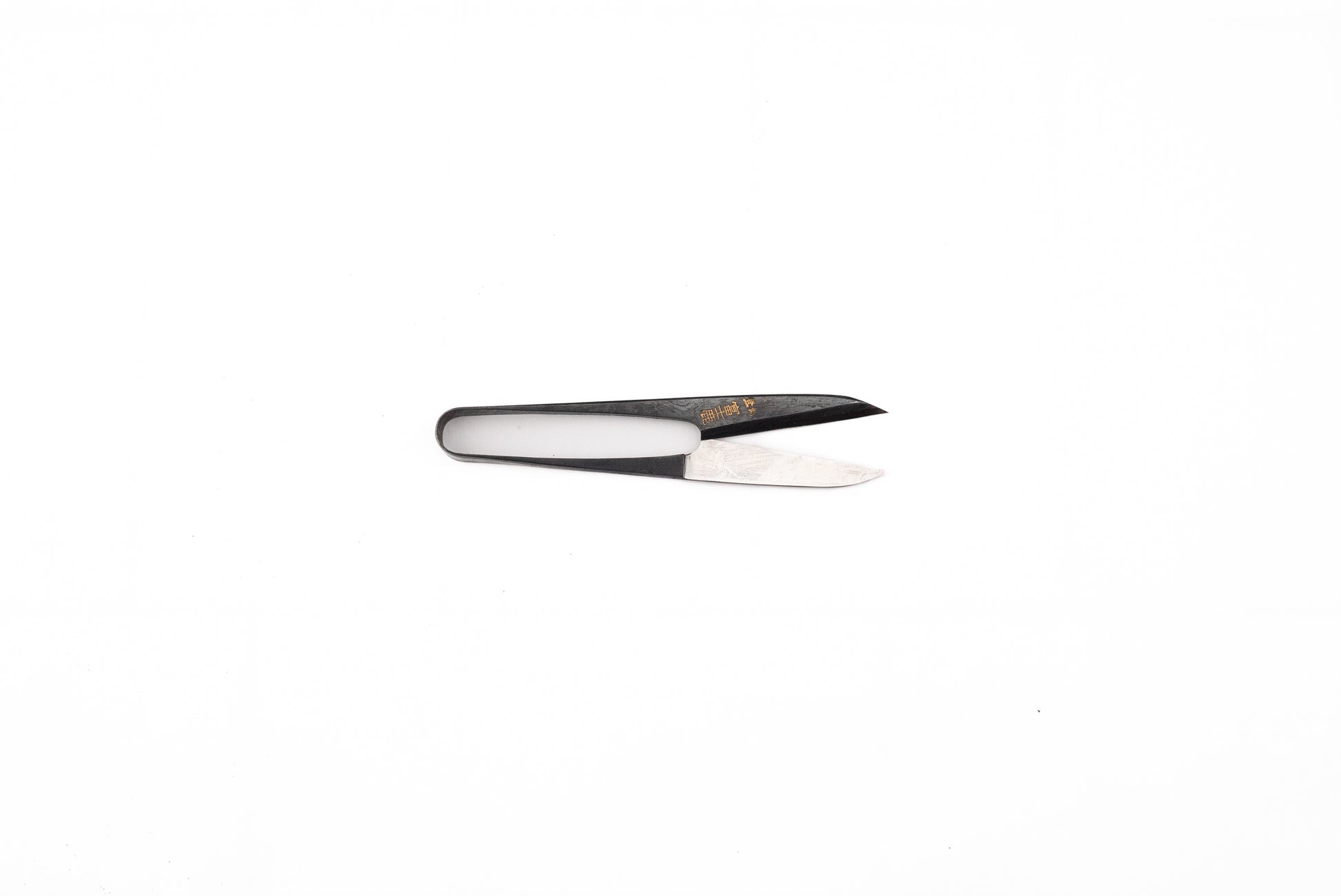 Japanese Thread Scissors 105mm, featuring a single folded steel design with a sharp carbon steel blade. Ideal for precision tasks, the spring-loaded mechanism ensures smooth, effortless cutting, exemplifying Japanese craftsmanship.