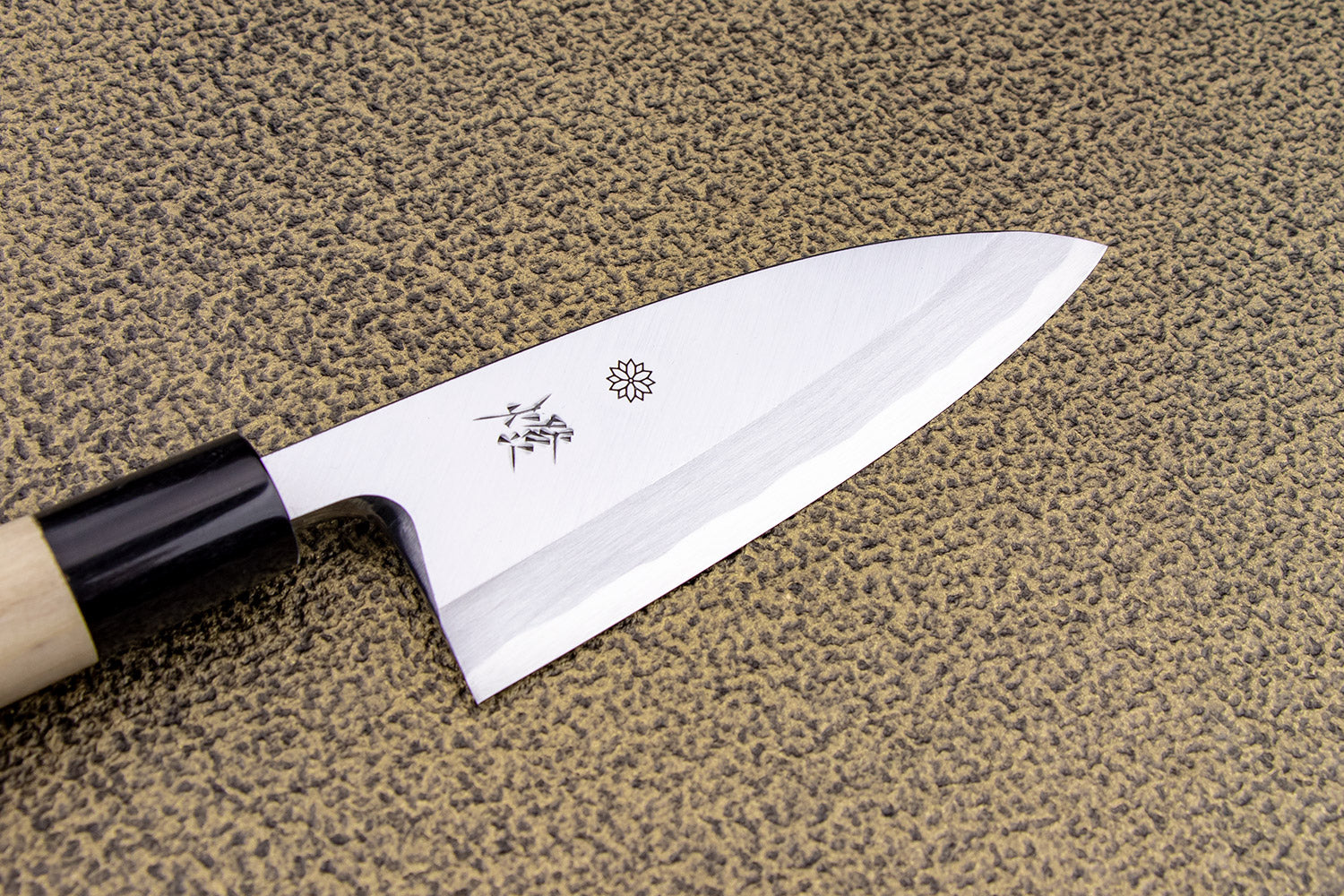 Sakai Kikumori Tomoshibi Deba 120mm from Sakai Kikumori