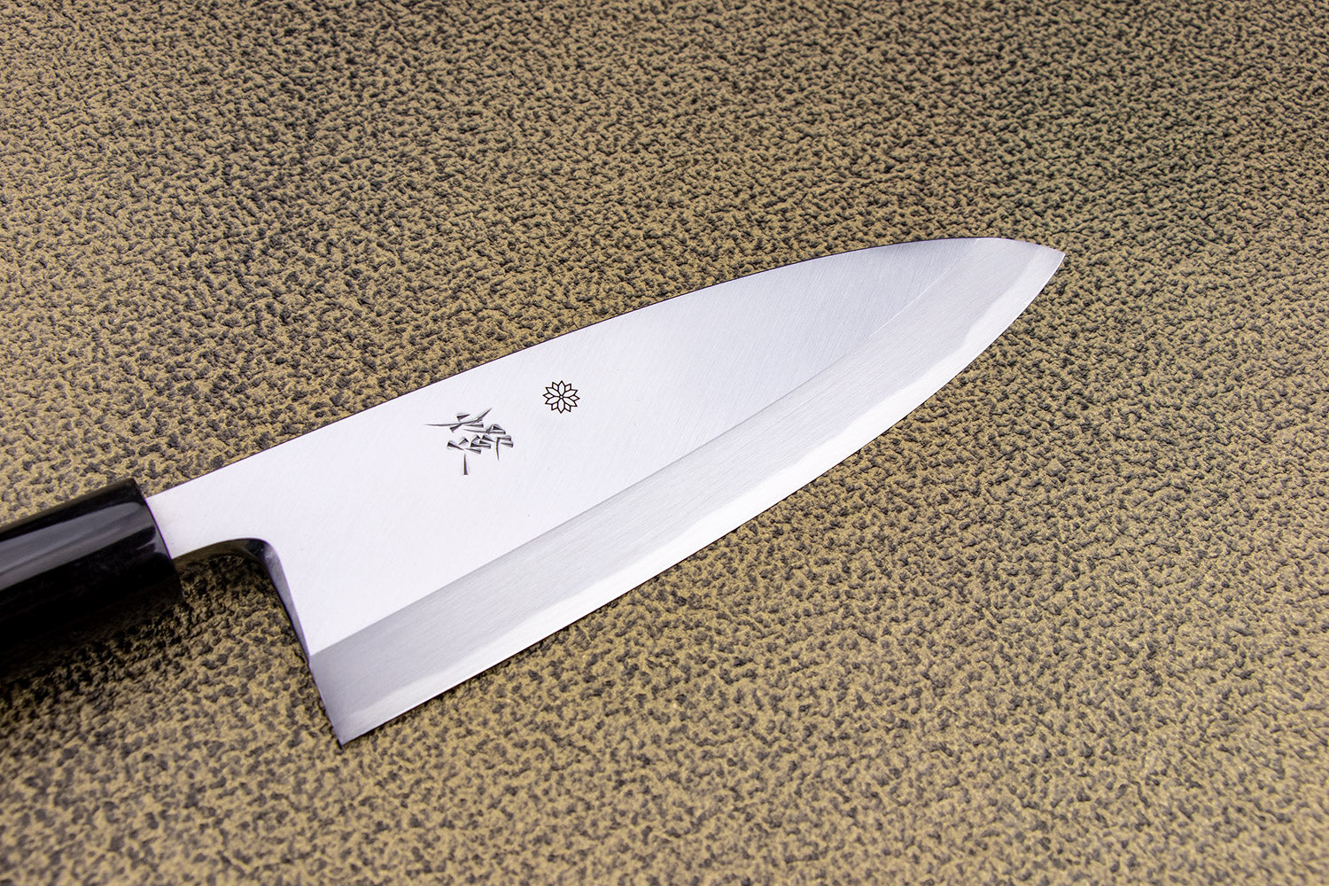 Sakai Kikumori Tomoshibi Deba 180mm from Sakai Kikumori